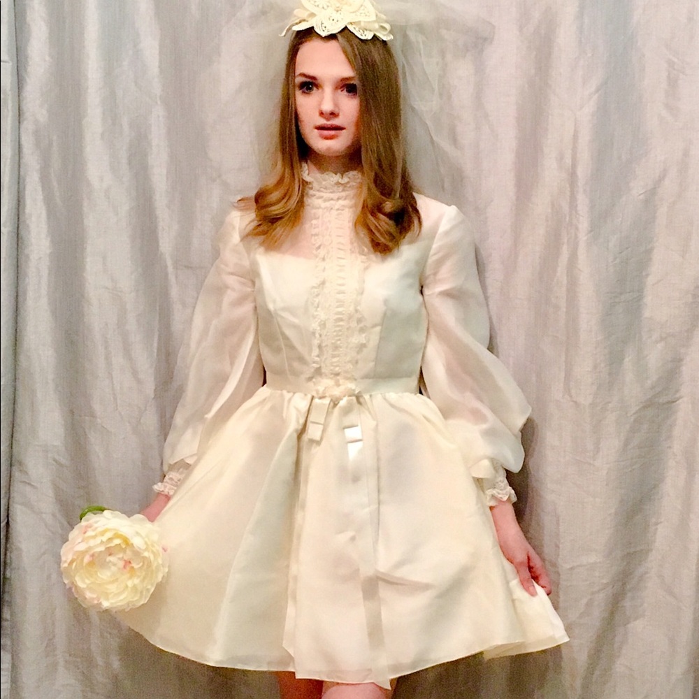 Vintage Handmade 1970 Wedding Mini Dress and Veil - Picture 4 of 8